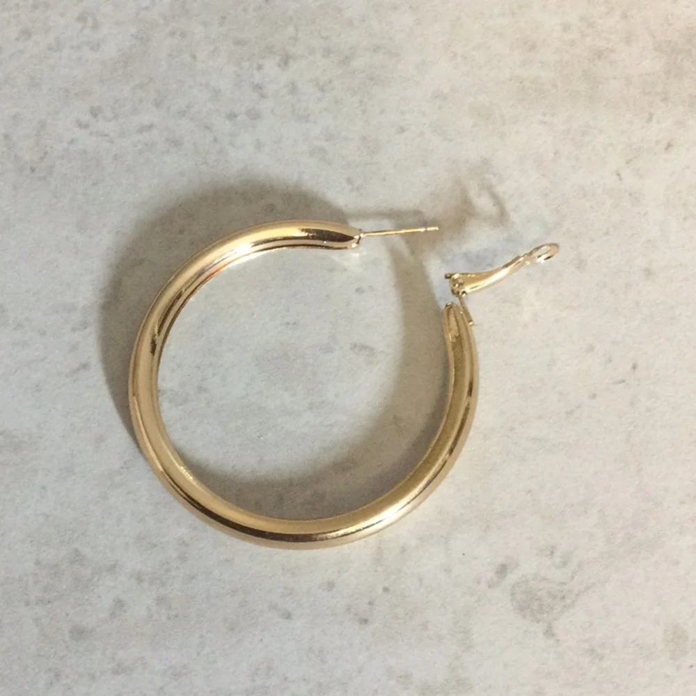 NWT 2” Classic Gold Hoop Earrings - Polished Gold Tone - Picture 4 of 5